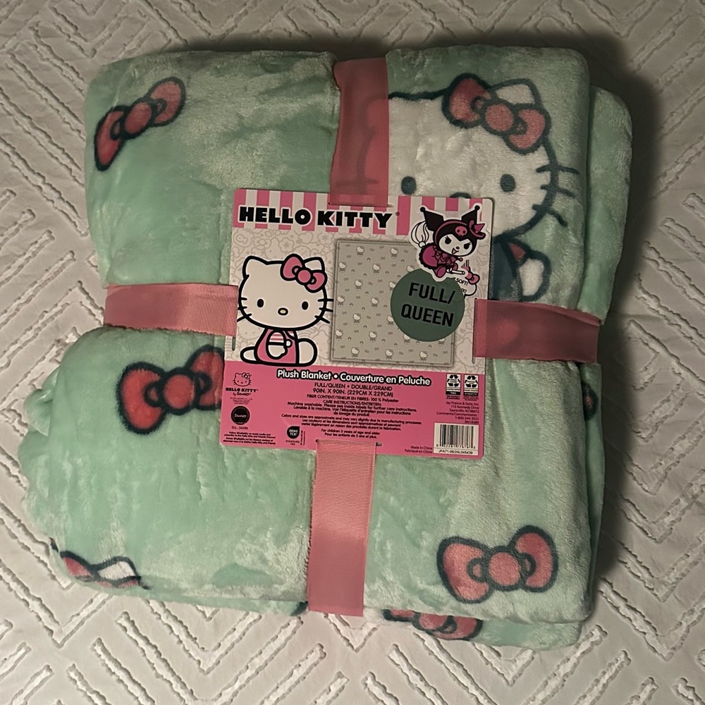 NWT Hello Kitty mint green and pink bow blanket queen size